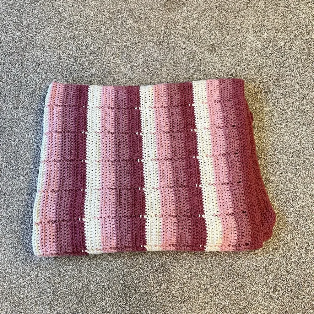 Vtg 70s Pink Stripe Granny Knit boho Blanket Cottagecore 55x75 FULL afghan throw